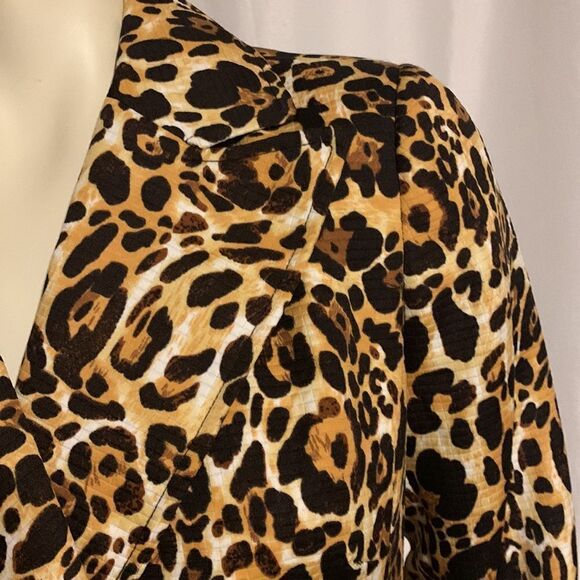 Vintage Isabella quilted animal print blazer jacket. Size 8 - Picture 4 of 16